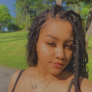 Meet your Posher, Cassandra